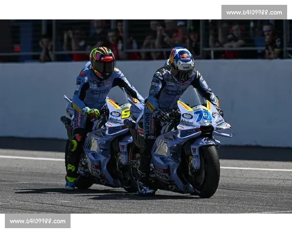 Moto3 马来西亚站出场圈事故：两车手送医，赛事紧急缩减